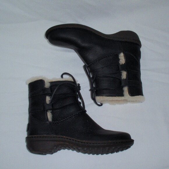 UGG Leather & Genuine Black Sheepskin Caspia  Ankle Boots Sz 7 Laces - Picture 1 of 16